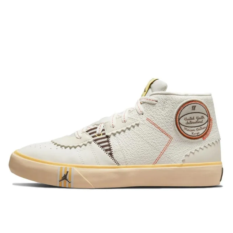 Air Jordan Series Mid Maison Château Rouge Sail