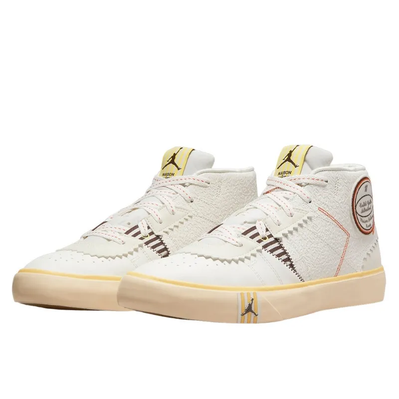 Air Jordan Series Mid Maison Château Rouge Sail