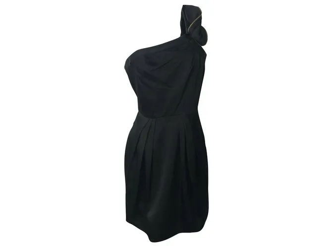 Bcbg Max Azria Un vestido de hombro Negro Dorado 