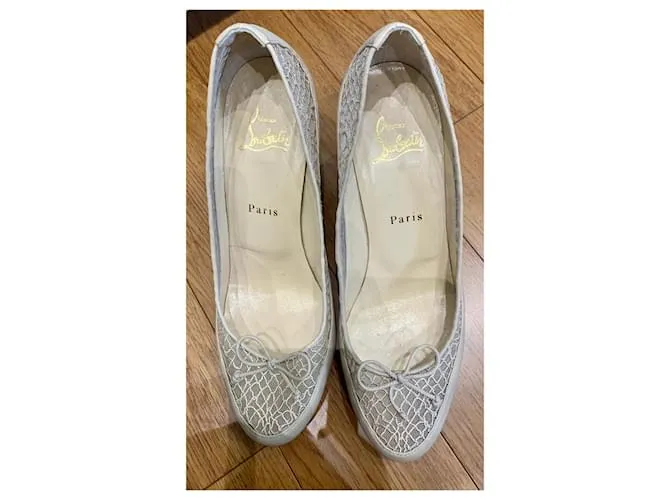 Bombas de Christian Louboutin Beige 