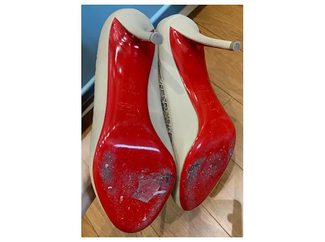 Bombas de Christian Louboutin Beige 