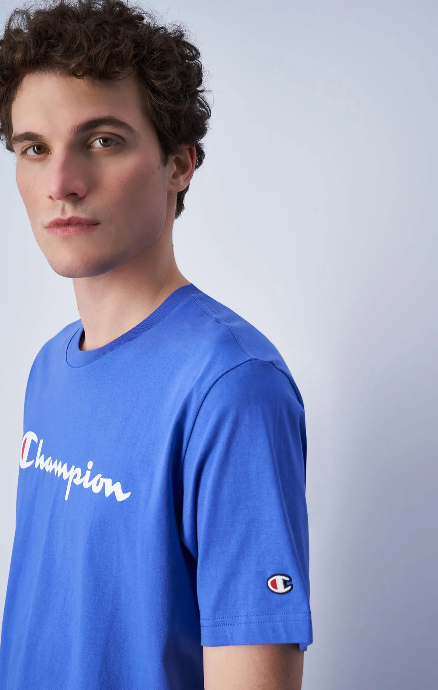 Camiseta de cuello redondo con logotipo grande