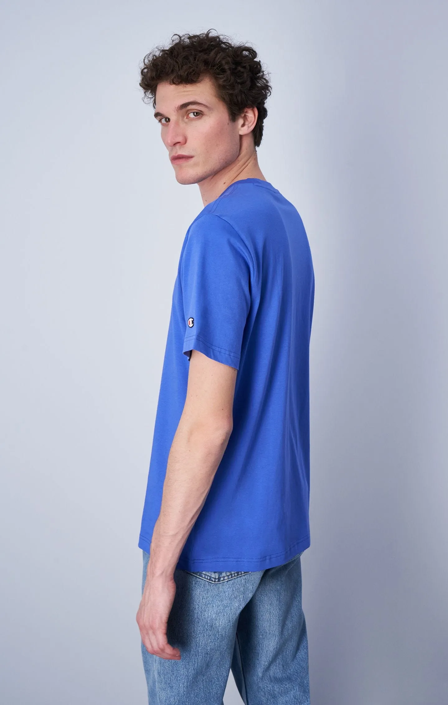 Camiseta de cuello redondo con logotipo grande