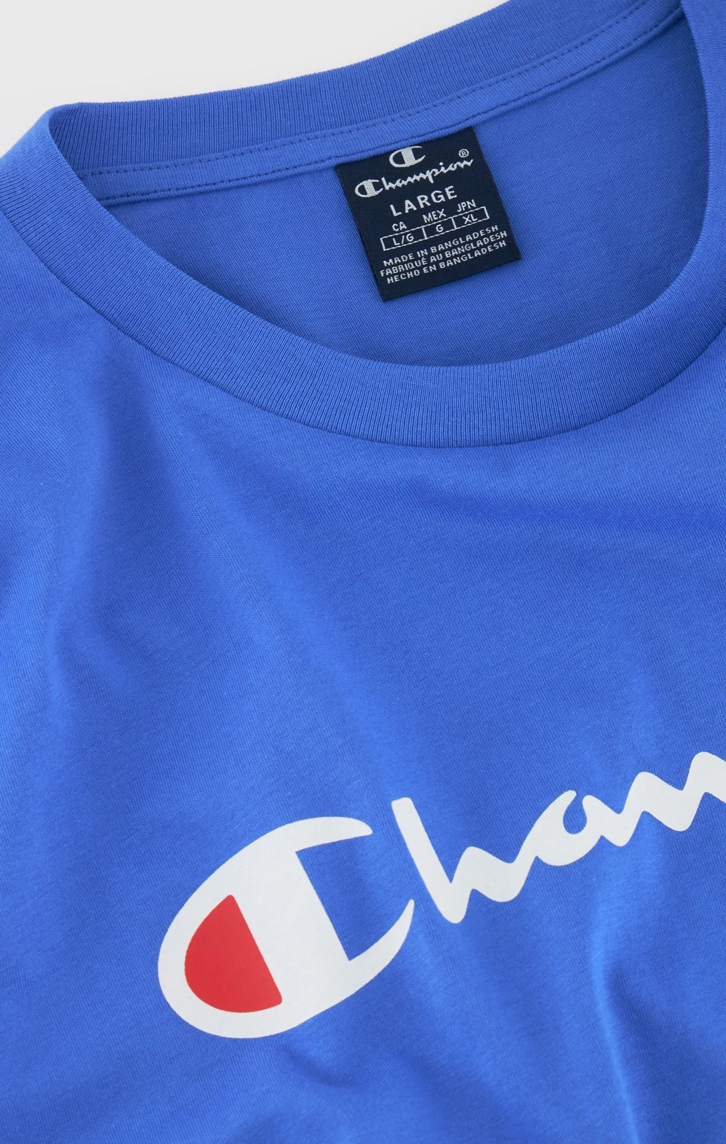 Camiseta de cuello redondo con logotipo grande