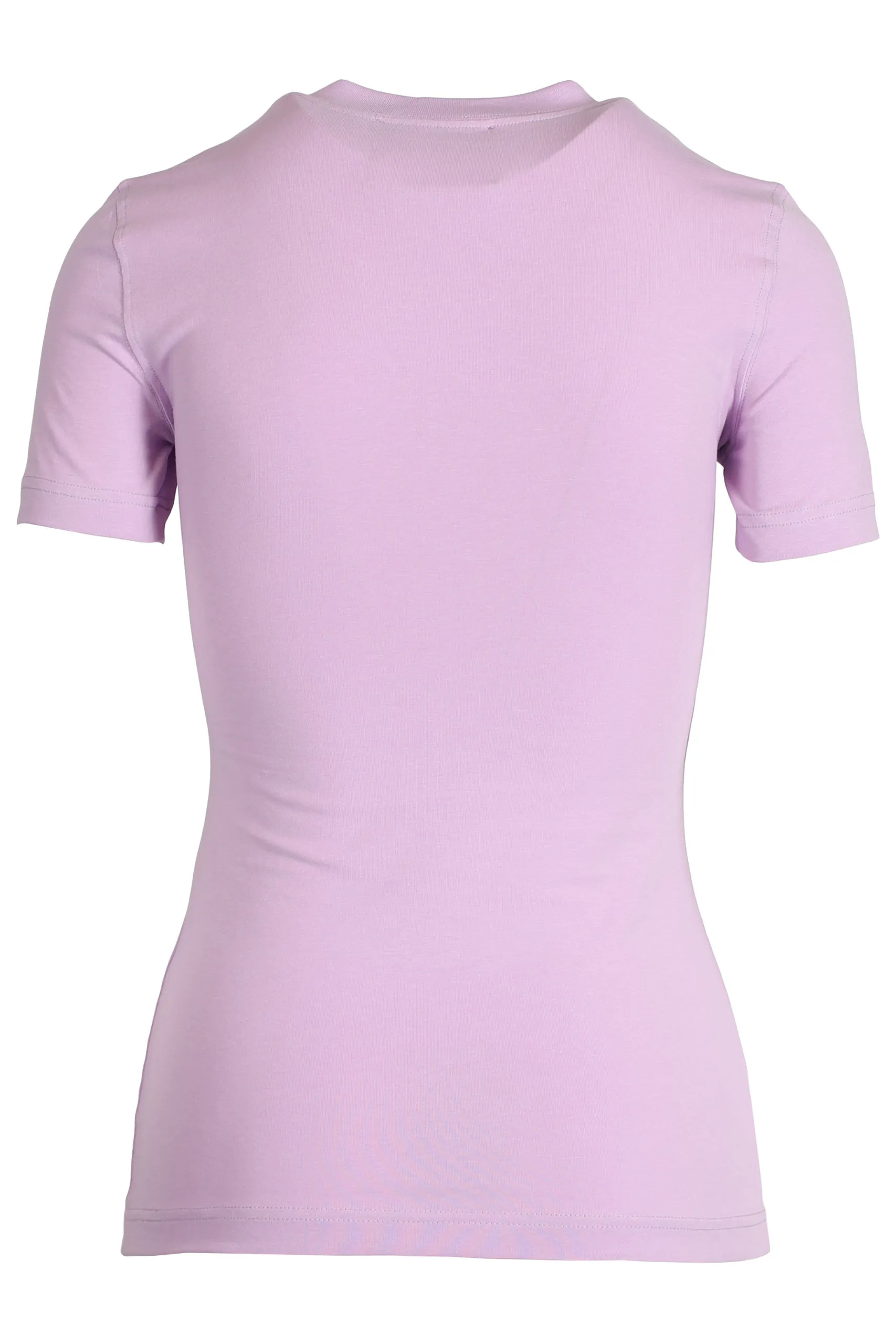 Camiseta lila con logo plateado
