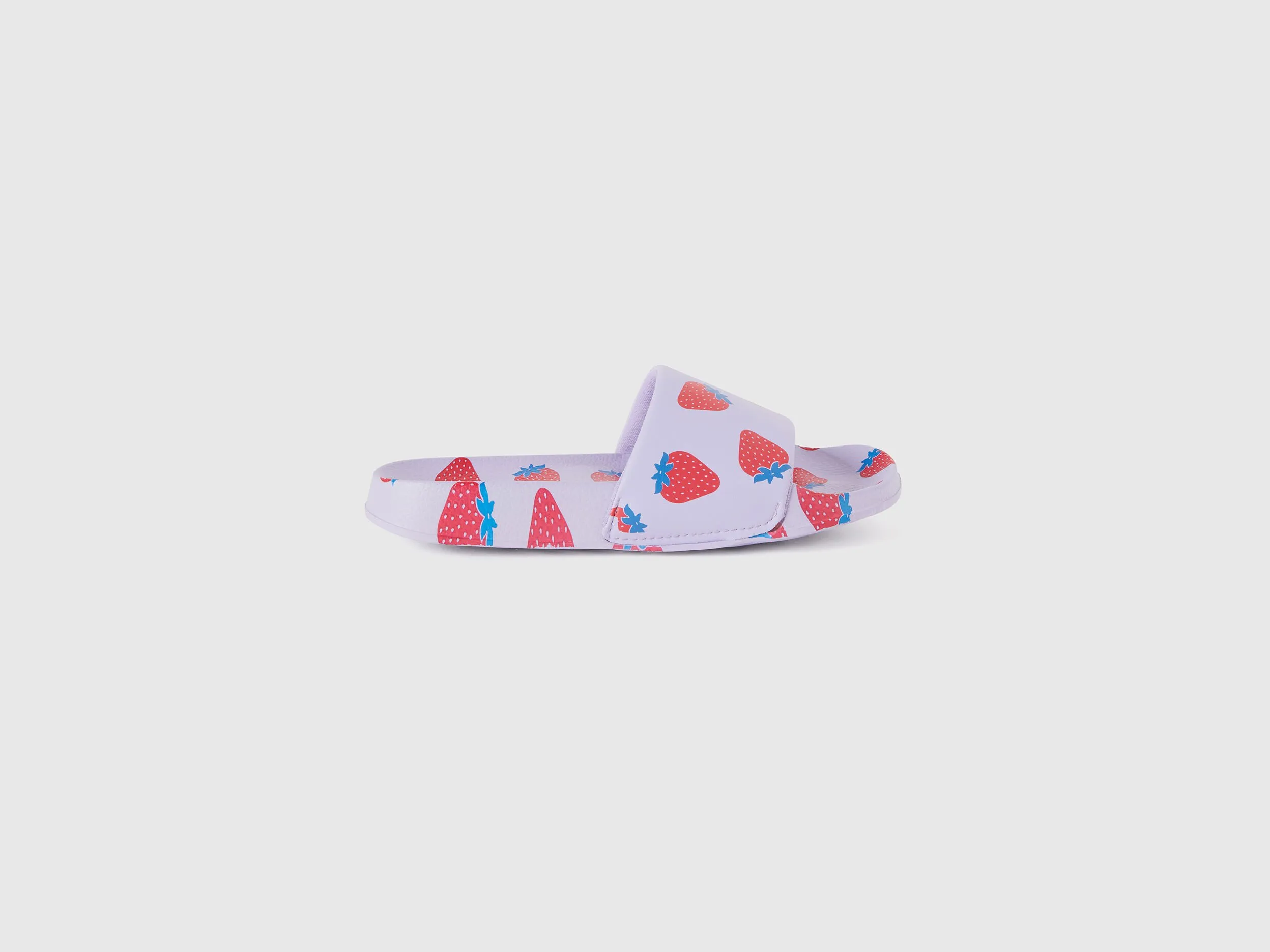 Chanclas con estampado de fresas