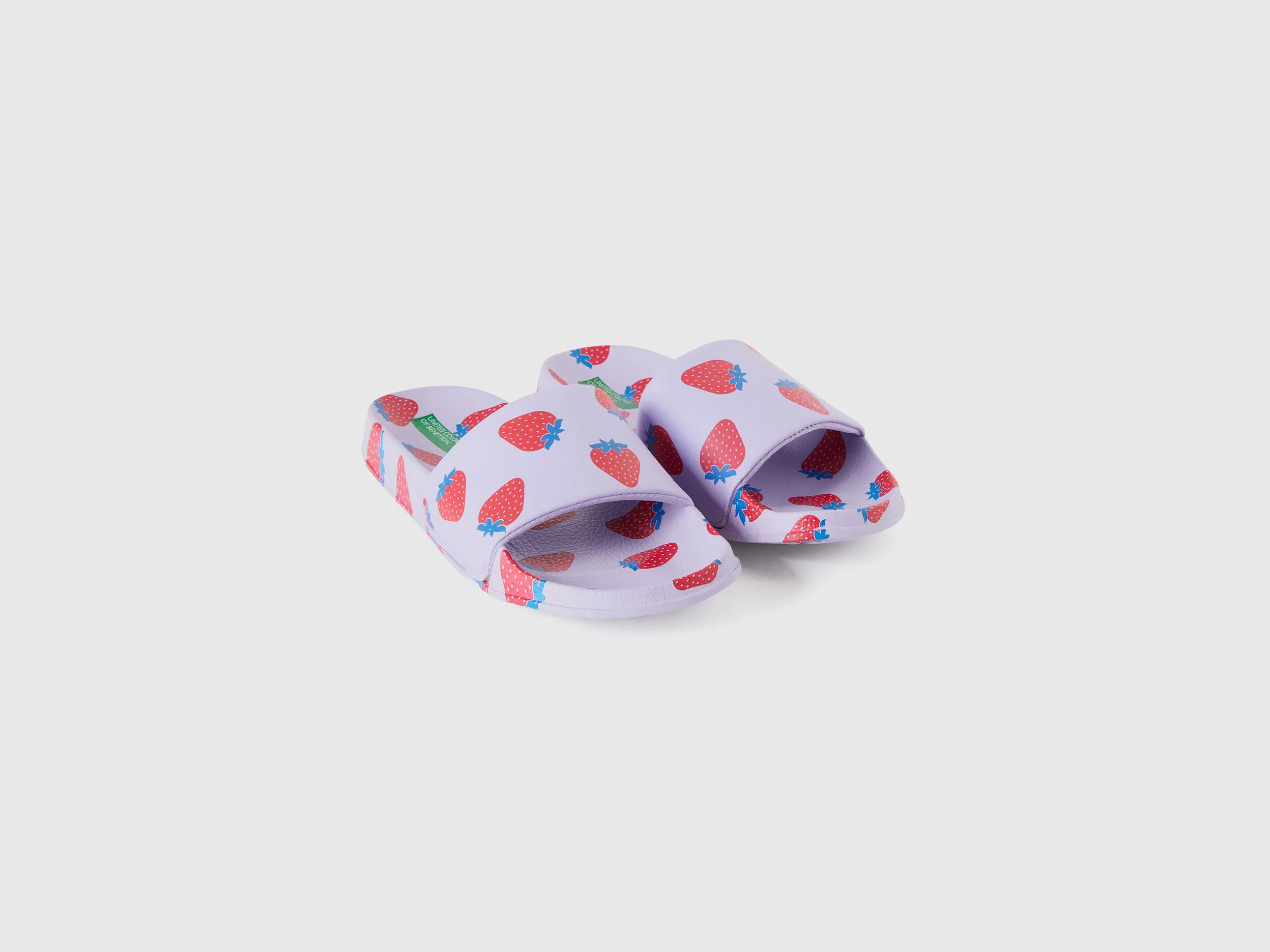 Chanclas con estampado de fresas