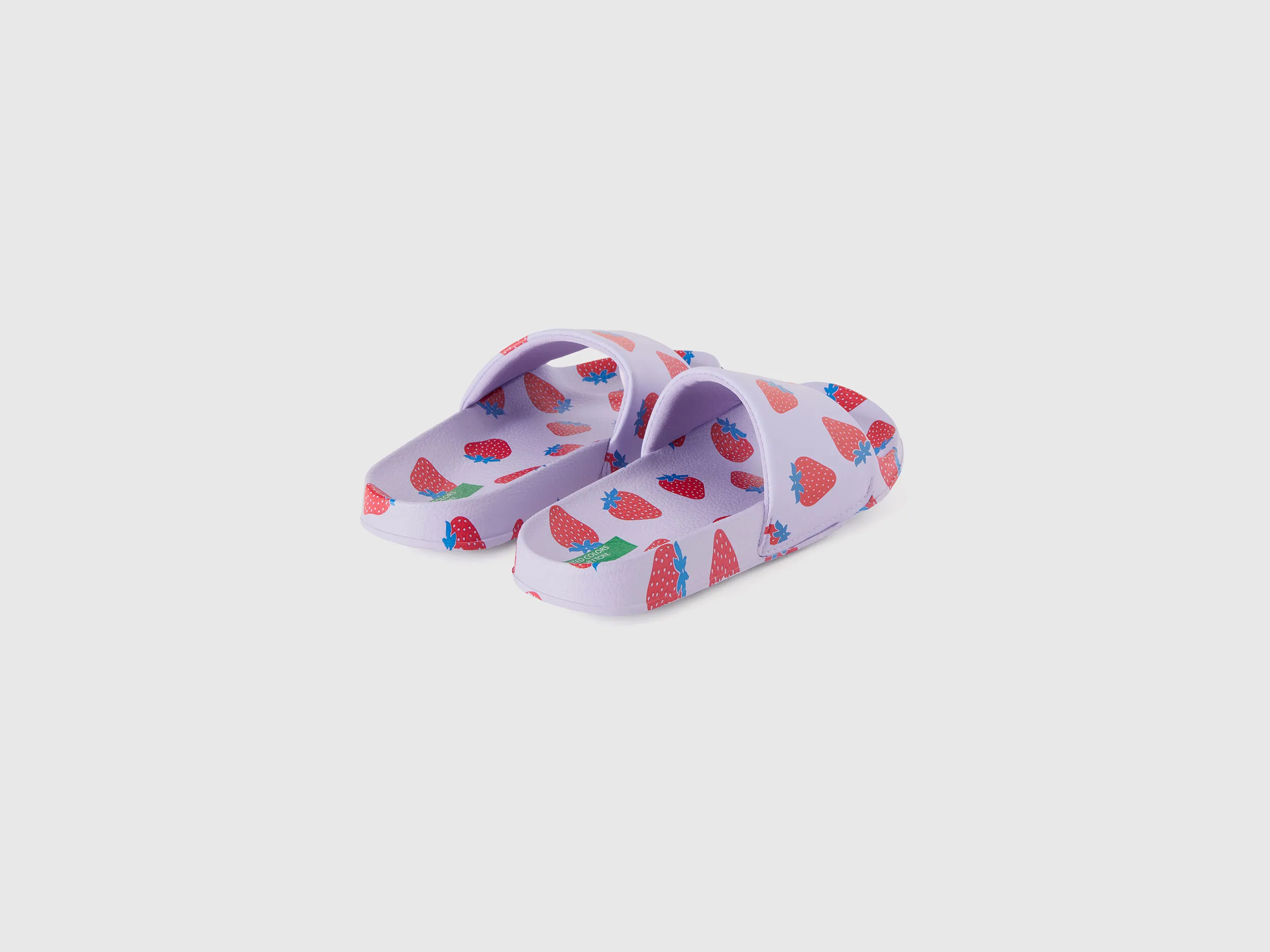 Chanclas con estampado de fresas