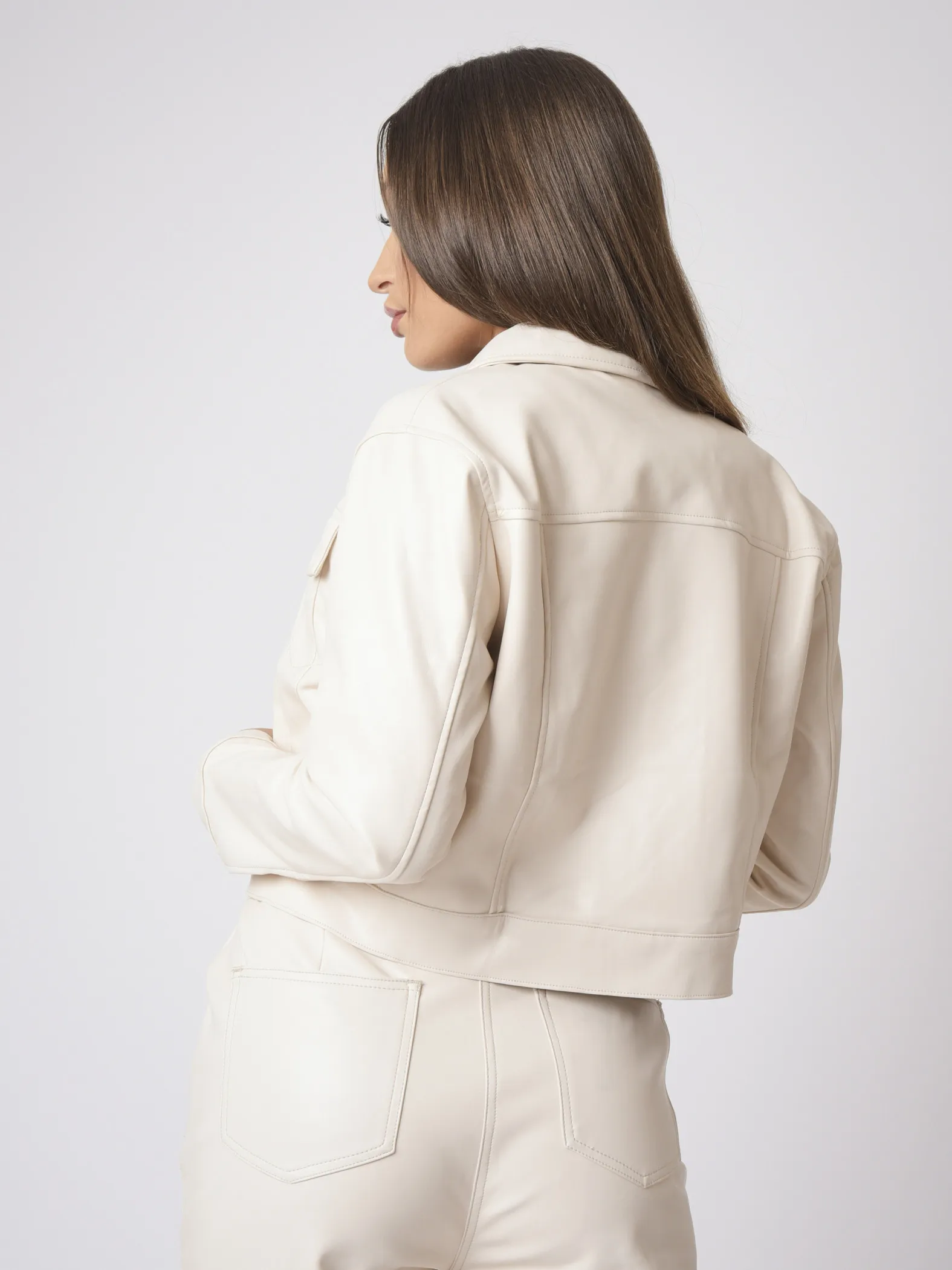 Chaqueta corta de polipiel