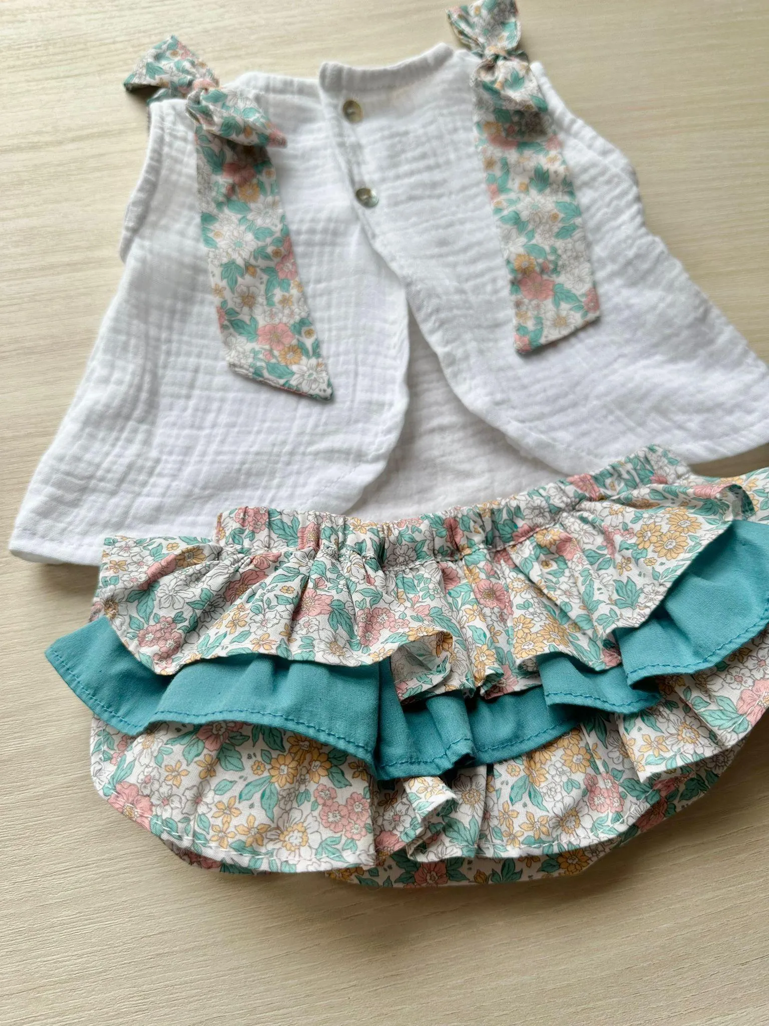 Conjunto flores menta lacitos