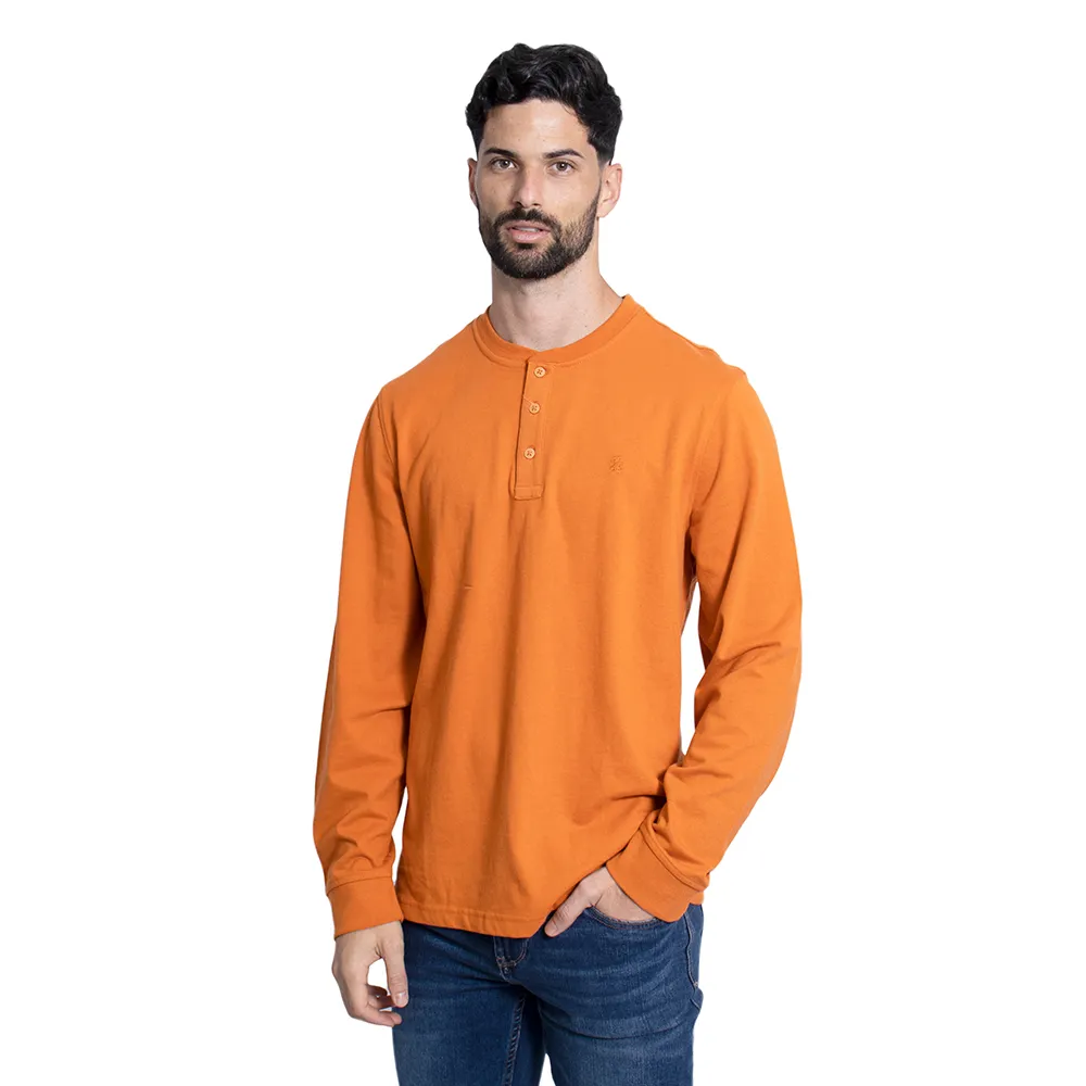 Franela manga larga cuello henley unicolor