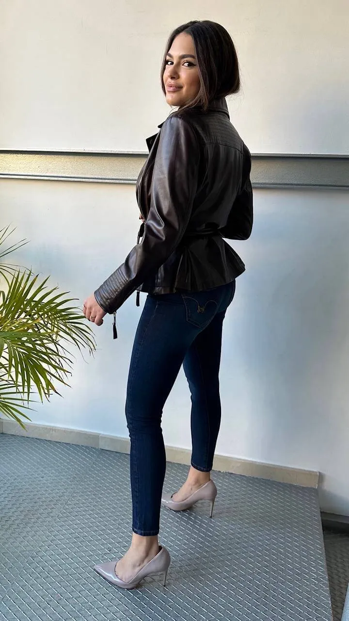 Jeans Tiro Alto Botones Dorados