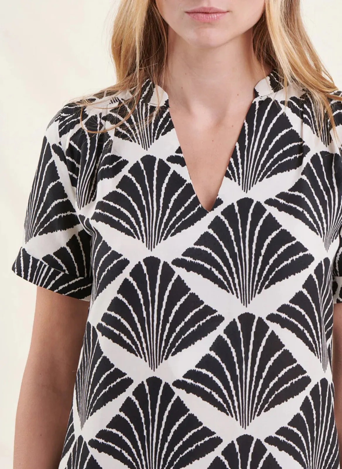 LA FEE MARABOUTEE Robe courte col tunisien en negro