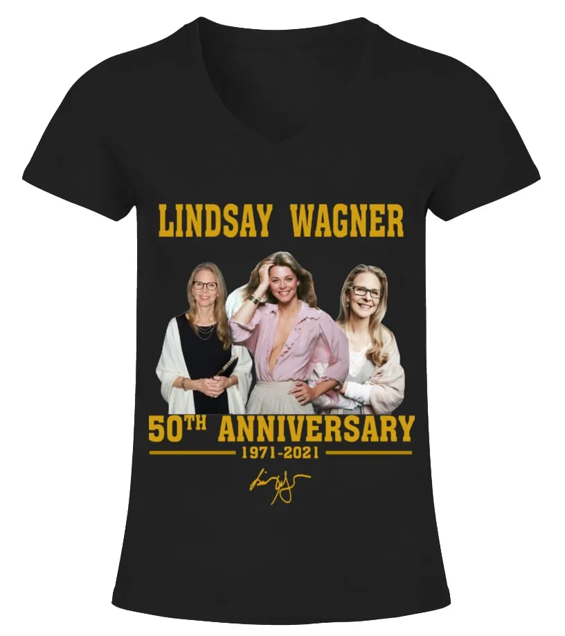 LINDSAY WAGNER 50TH ANNIVERSARY Camiseta cuello pico Mujer