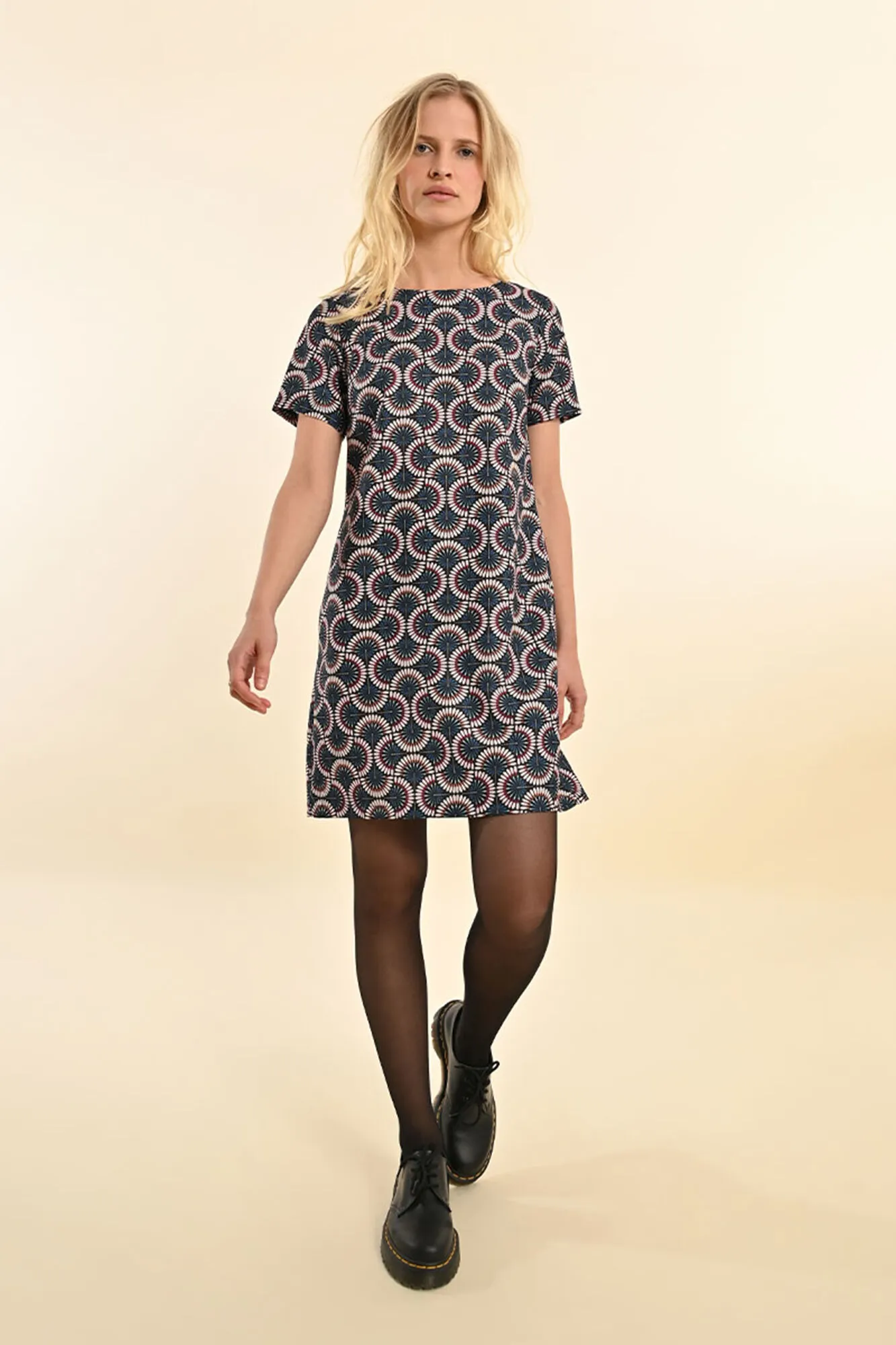 Molly Bracken Vestido de manga corta con estampado