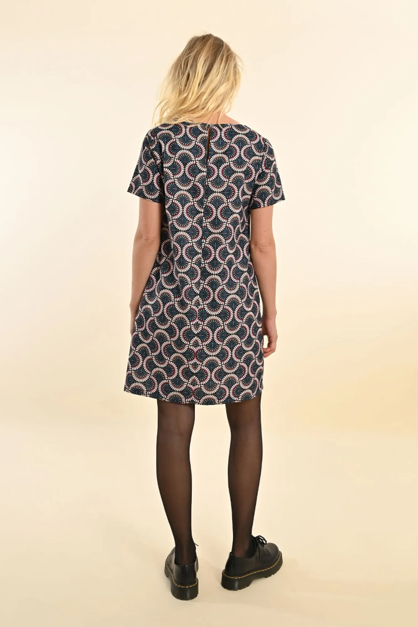 Molly Bracken Vestido de manga corta con estampado