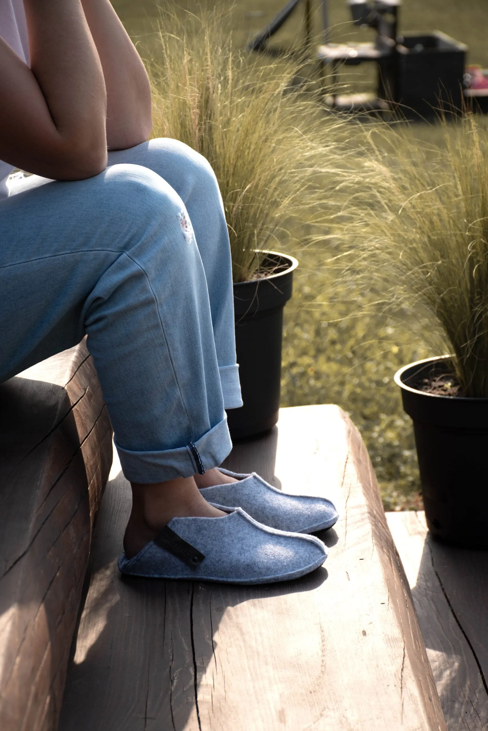 OMAKING  TOHKRI GREY  BABUCHAS DE CASA BAREFOOT DE FIELTRO