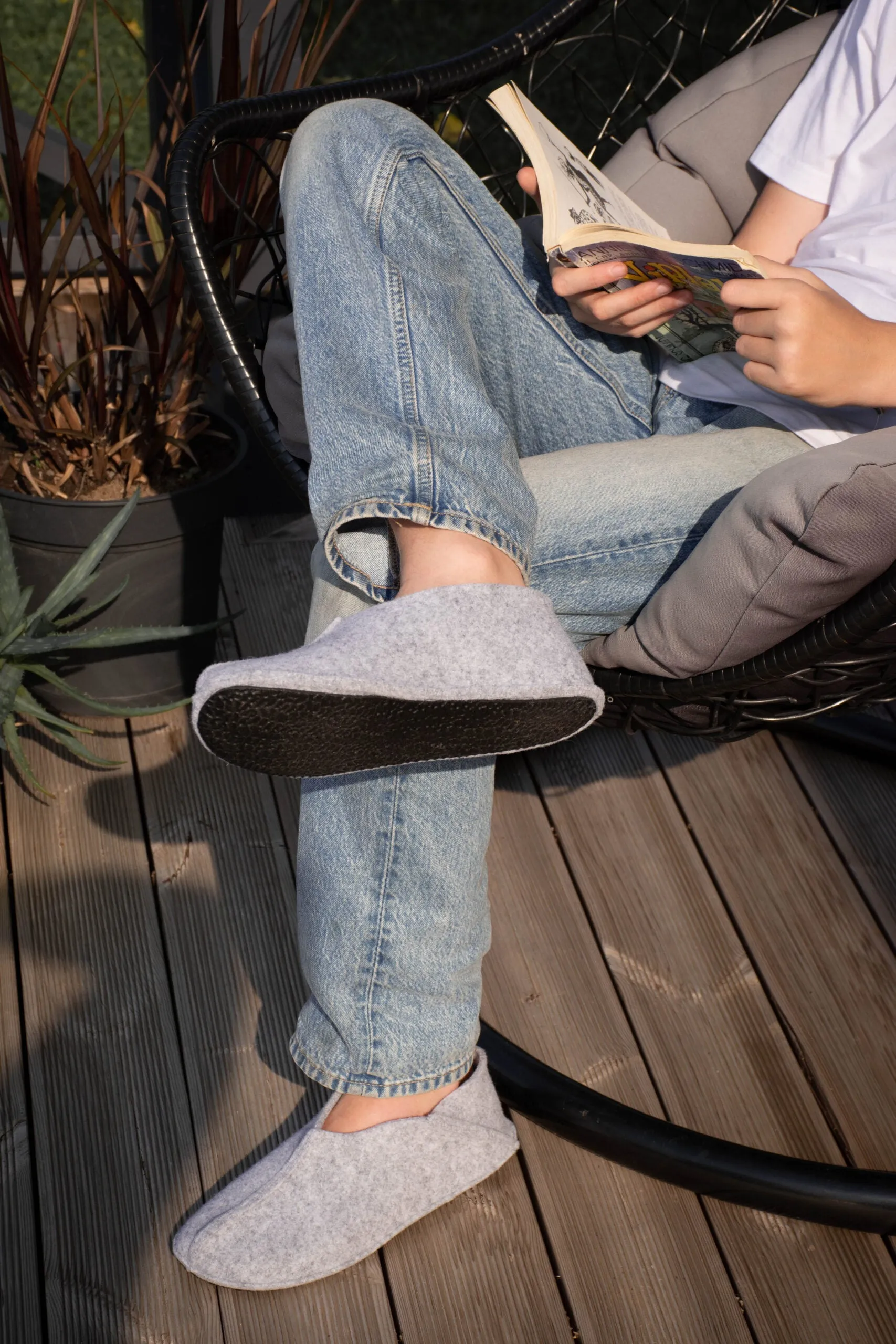 OMAKING  TOHKRI GREY  BABUCHAS DE CASA BAREFOOT DE FIELTRO