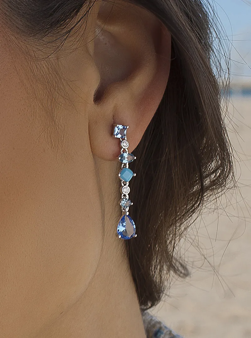 Pendientes largos con gemas en tonos azules en diferentes formas