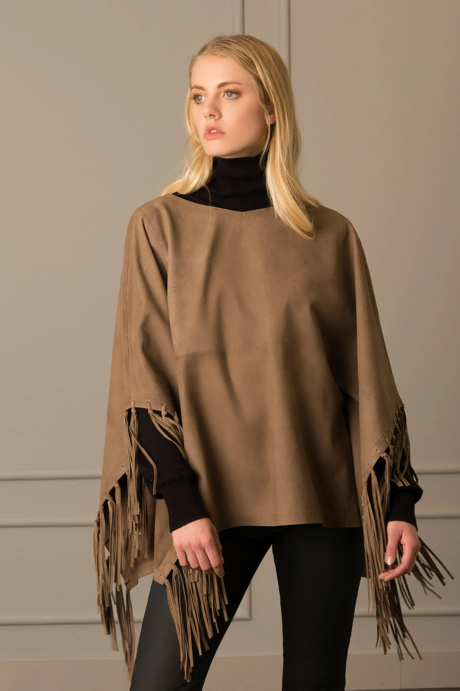 Poncho atenea de cuero para mujer manga 3 4 Tabaco