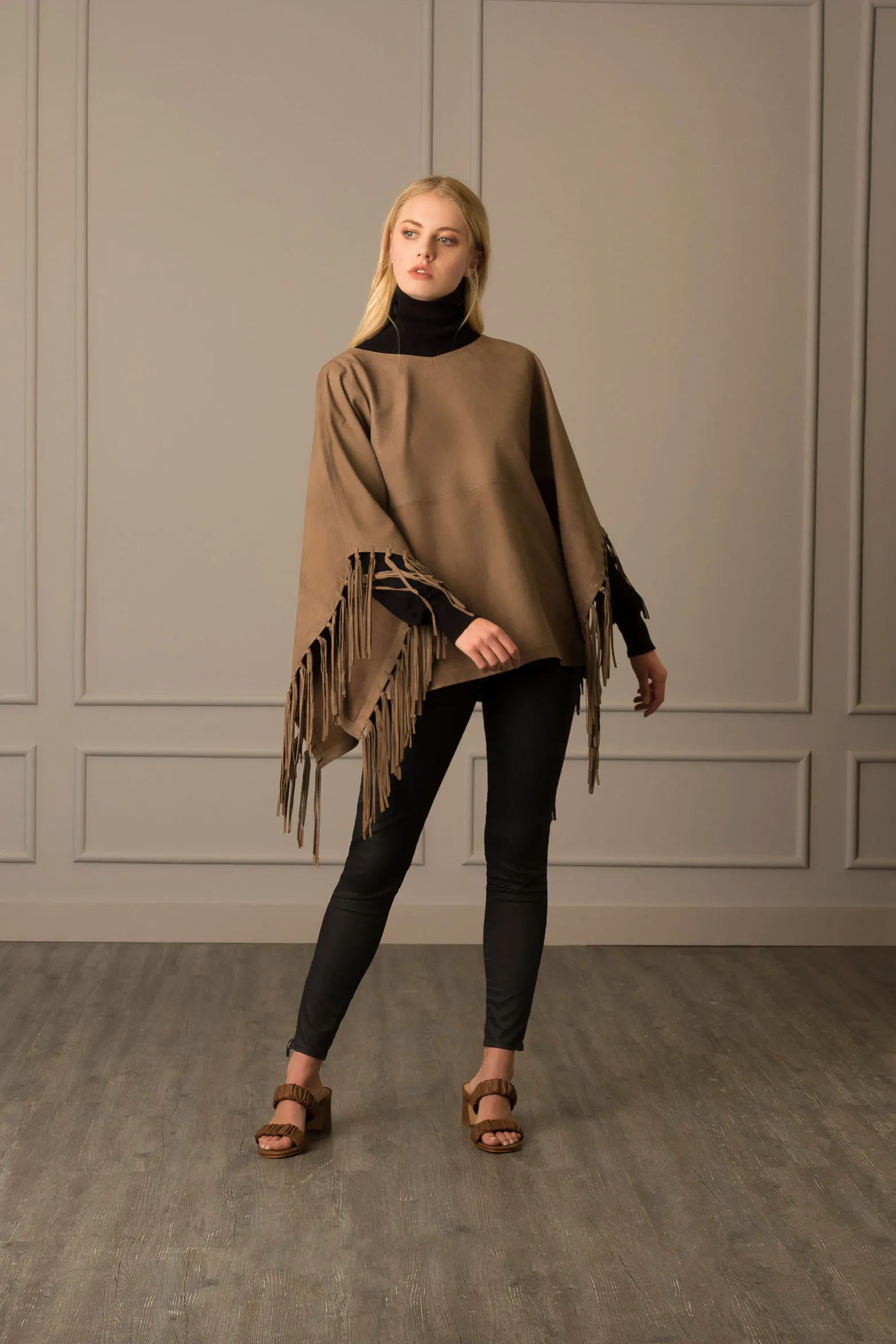 Poncho atenea de cuero para mujer manga 3 4 Tabaco