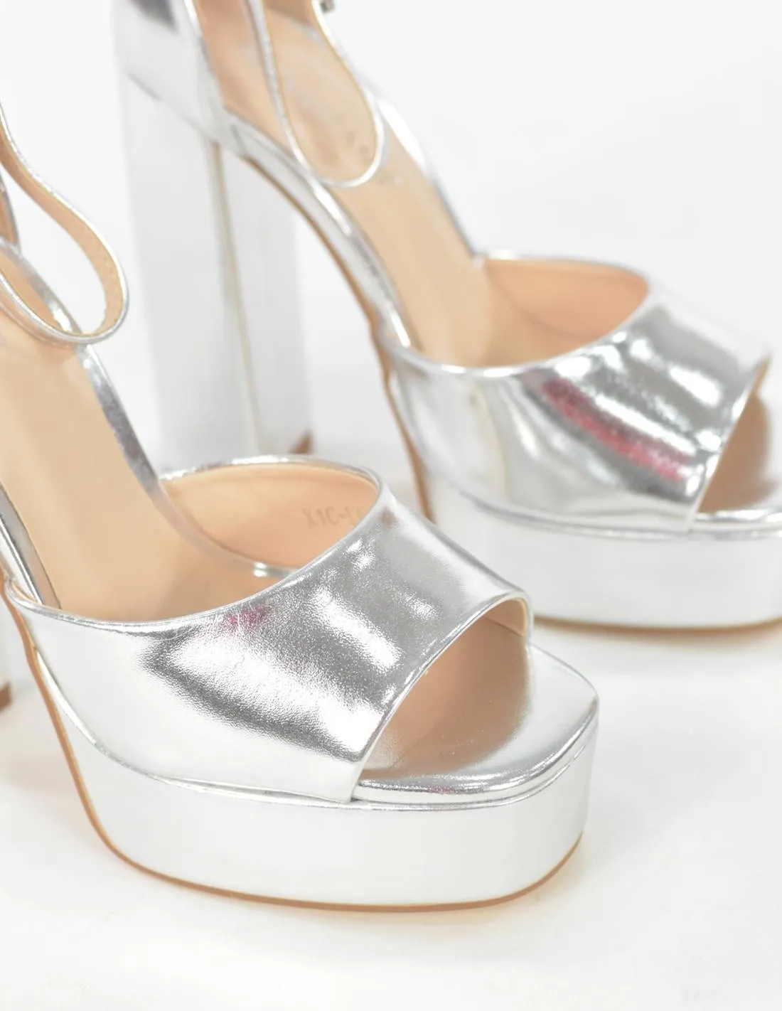 Sandalia plateada fiesta | Amour