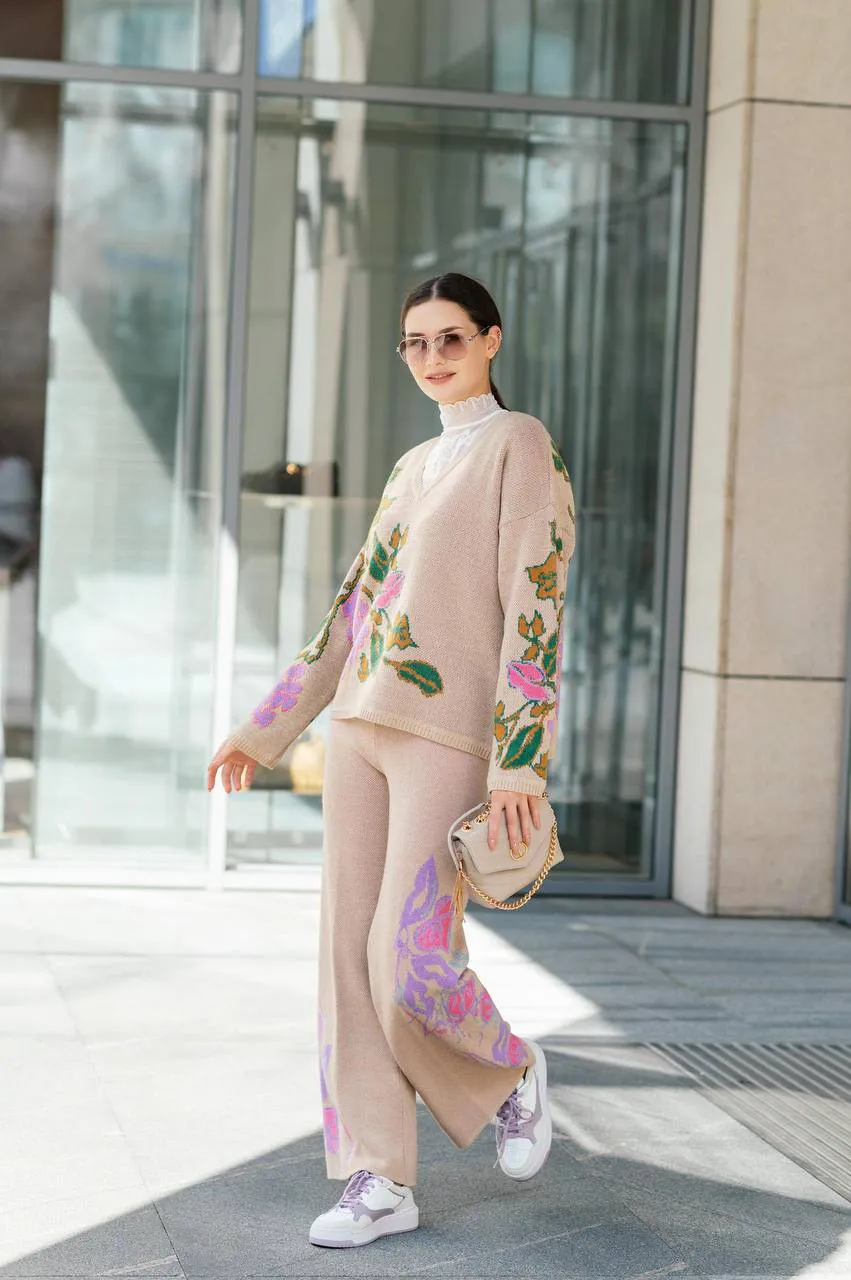 Twinset Beige pants with a pattern